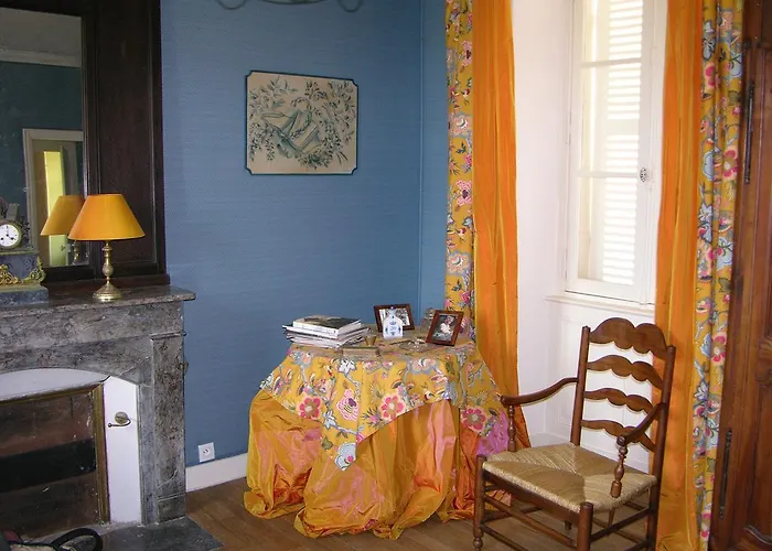 Chateau Des Lutz Bed & Breakfast Daon