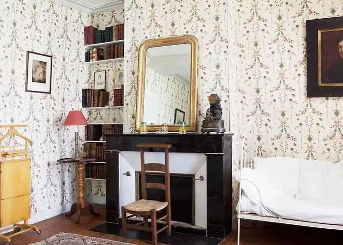 Chateau Des Lutz Bed & Breakfast